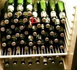 Gestapelde Grolsch Flesjes